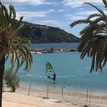 Welcome In The Cozy Blue Nest Pedestrian Μεντόν