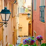 Welcome In The Cozy Blue Nest Pedestrian Μεντόν
