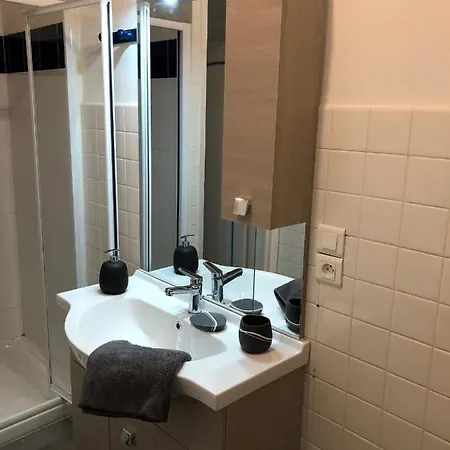 Welcome In The Cozy Blue Nest Pedestrian *