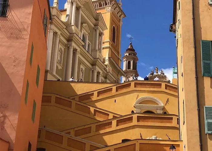 Welcome In The Cozy Blue Nest Pedestrian