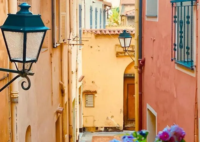 Welcome In The Cozy Blue Nest Pedestrian Menton