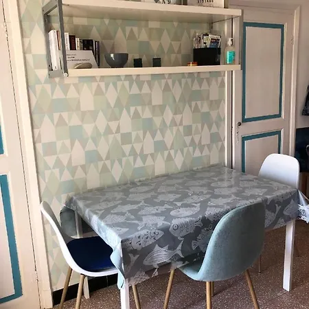 Welcome In The Cozy Blue Nest Pedestrian Menton