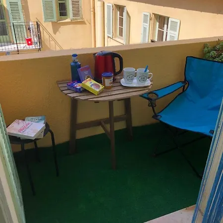 Welcome In The Cozy Blue Nest Pedestrian *