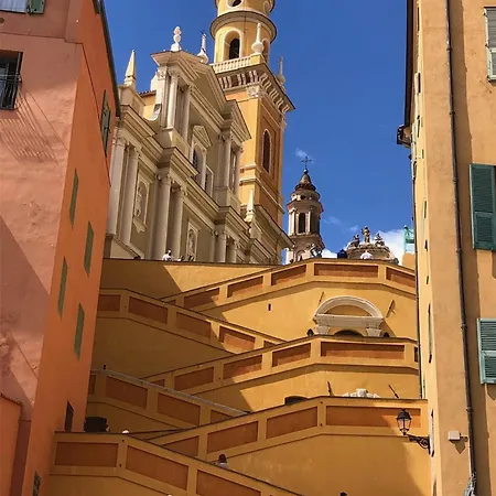 Welcome In The Cozy Blue Nest Pedestrian