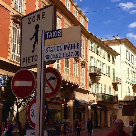 Welcome In The Cozy Blue Nest Pedestrian *