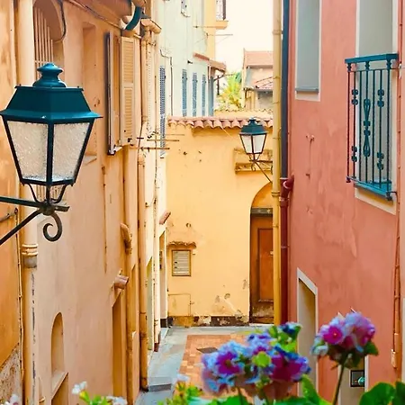 Welcome In The Cozy Blue Nest Pedestrian Μεντόν