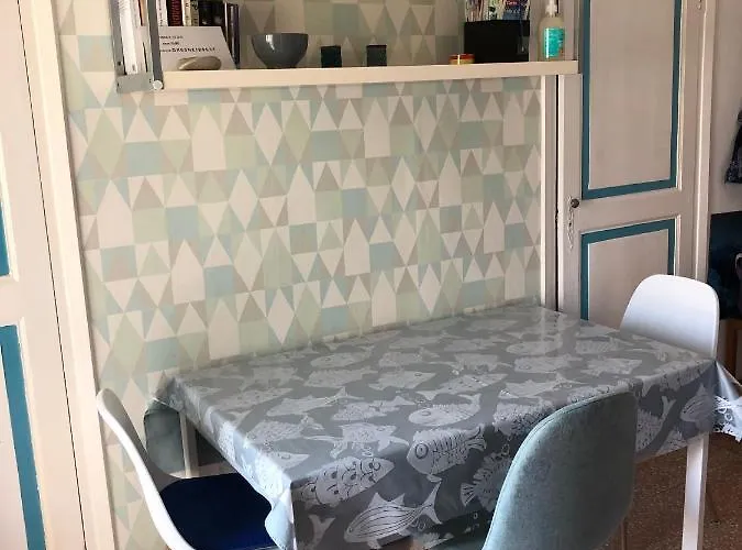 Welcome In The Cozy Blue Nest Pedestrian Menton