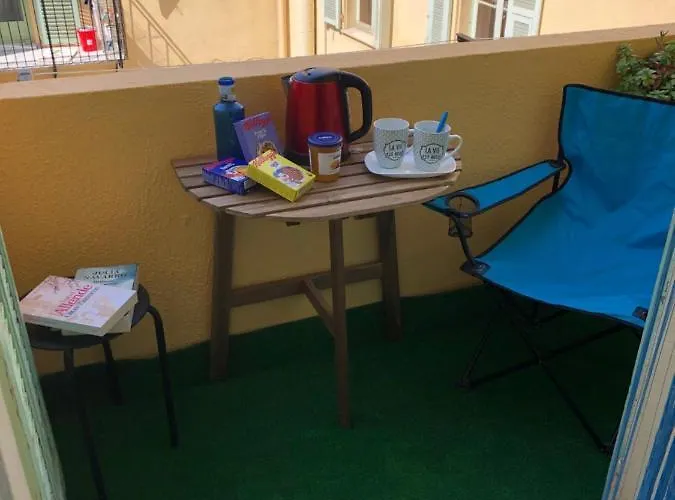 Welcome In The Cozy Blue Nest Pedestrian *