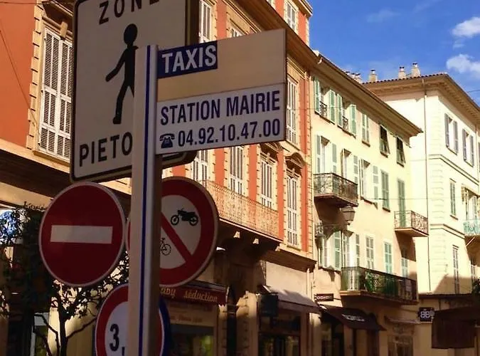 Welcome In The Cozy Blue Nest Pedestrian *